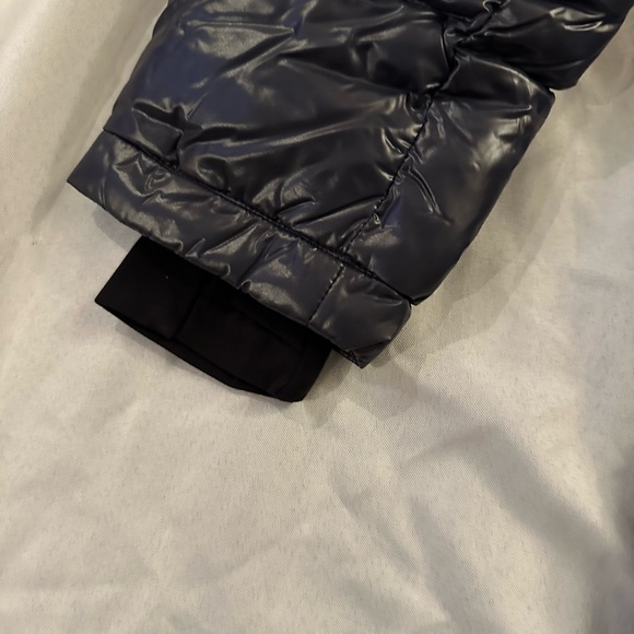 Aritizia (Super World) The Super Puff coat size Medium 
Color grey NWT - Picture 5 of 7